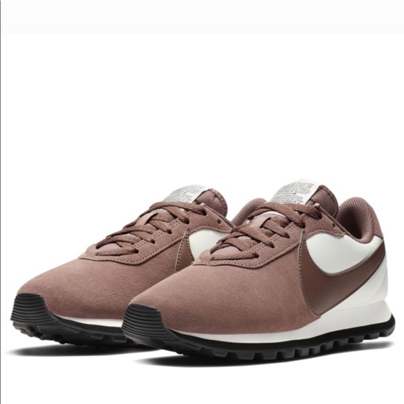 Nike Shoes - Nike women’s shoes new brown